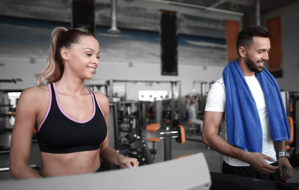 attractive sports couple talking in the gym - Фото, изображение