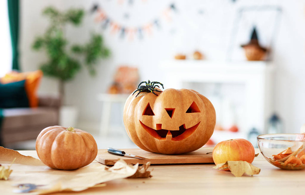 interior of house decorated for Halloween pumpkins, webs and spi - Foto, Imagem