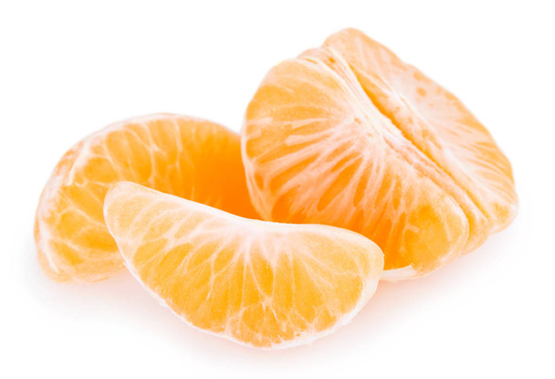 свежий мандарин на белом фоне - Фото, изображение