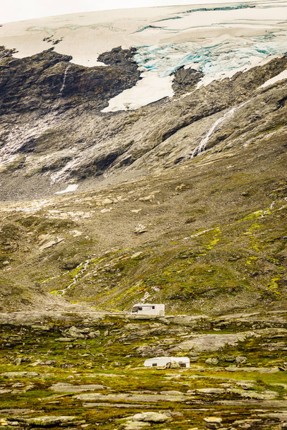 Camper car in norwegian mountains - Fotó, kép