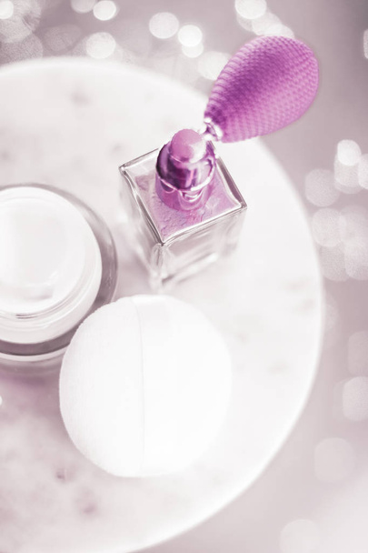 Crema hidratante facial de belleza anti-edad para piel sensible, lujo
 - Foto, imagen