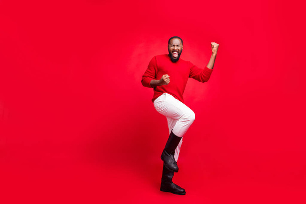Full length body size view of his he nice attractive cheerful cheery content overjoyed satisfied bearded guy having fun rejoicing isolated over bright vivid shine red background - Fotografie, Obrázek
