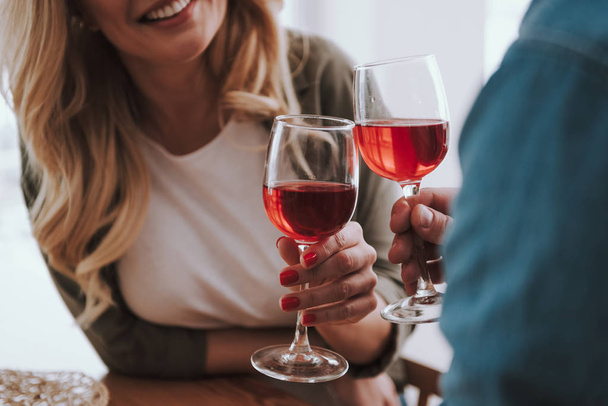 Loving couple toasting with glasses of red wine at home - Valokuva, kuva