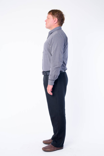 Профиль лица бизнесмена с избыточным весом
 - Фото, изображение