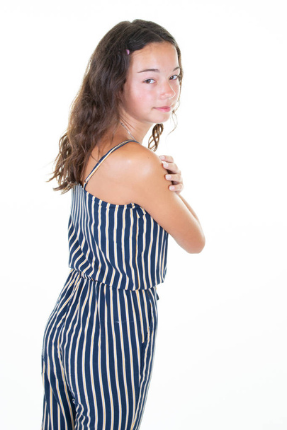 detrás de la vista trasera atractiva chica adolescente moda sobre fondo blanco
 - Foto, Imagen