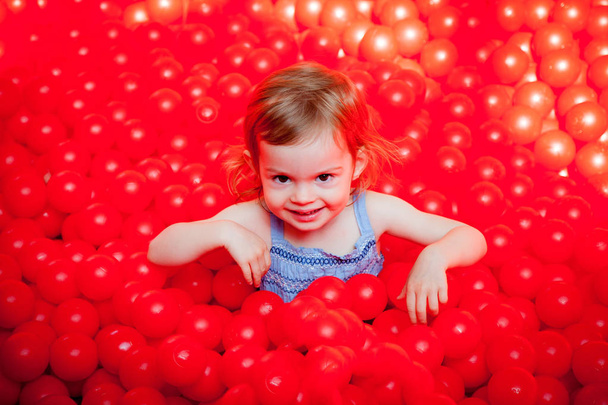 girl in red plastic balls - Fotó, kép