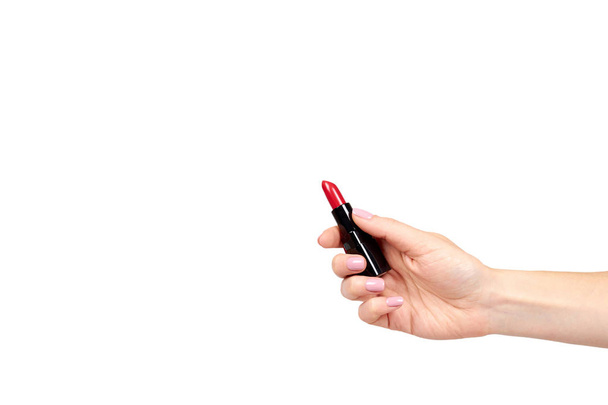 Mão com batom vermelho em tubo preto, beleza e cuidado
. - Foto, Imagem