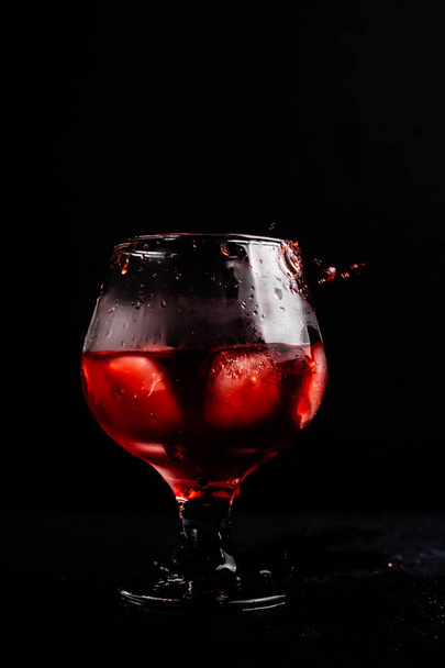 Bloody alcoholic cocktail with a syringe. - 写真・画像