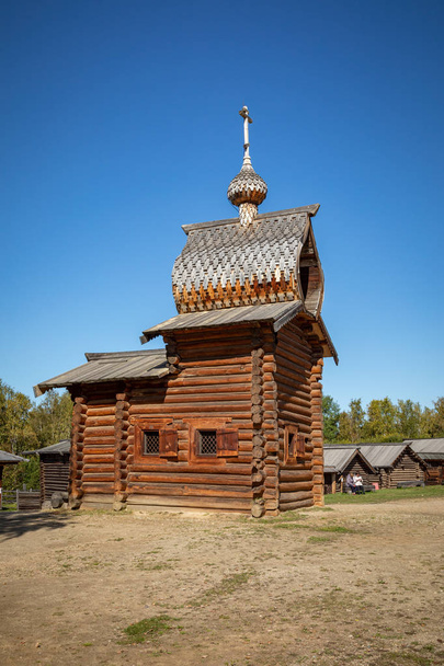 Tradycyjny syberyjski drewniany dom w Taltsy Architectural-et - Zdjęcie, obraz