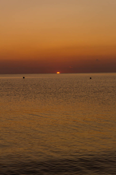 ルゲンのビンツのビーチで息をのむような日の出 - ビンツ/Rgen/ドイツ - 写真・画像