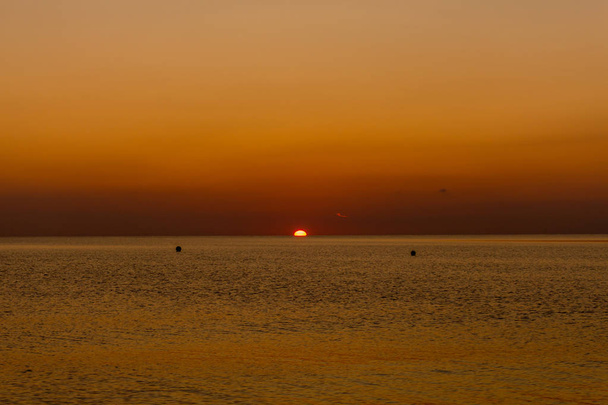 Henkeäsalpaava auringonnousu rannalla Binz Rgen - Binz / Rgen / Saksa
 - Valokuva, kuva