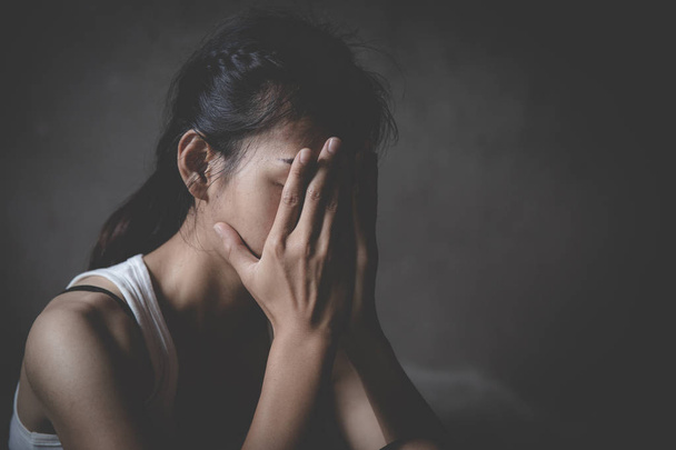 victime de viol désespéré en attente d'aide, arrêter le harcèlement sexuel et
 - Photo, image