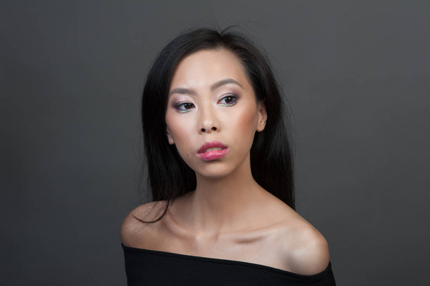 Genç Asyalı kadın portresi stüdyo - Fotoğraf, Görsel
