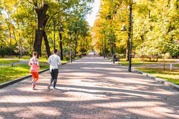couple running at autumn city park - Zdjęcie, obraz