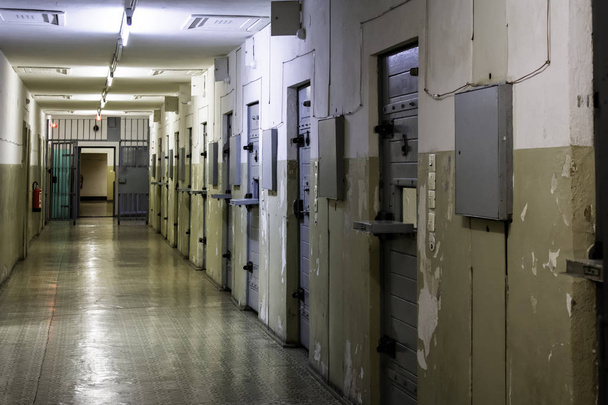 Prison pénitentiaire
 - Photo, image