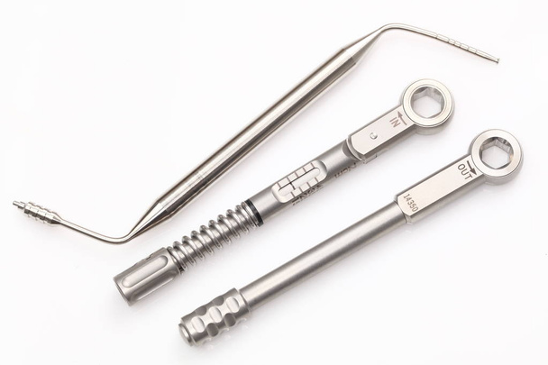 Brocas e outras ferramentas ortopédicas odontológicas
. - Foto, Imagem