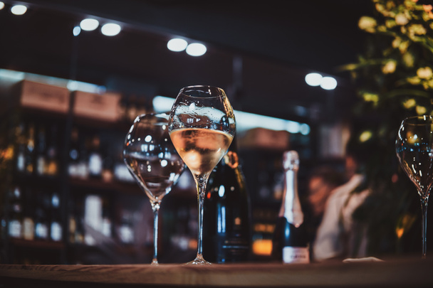 Wine glasses on the table in restaurant - Fotografie, Obrázek