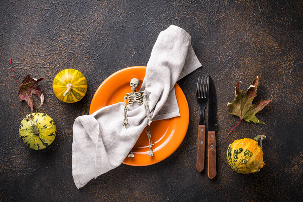 Halloween-Tischdekoration mit Kürbis - Foto, Bild