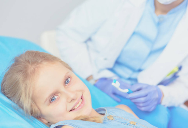 Little girl sitting in the dentists office. - Фото, зображення