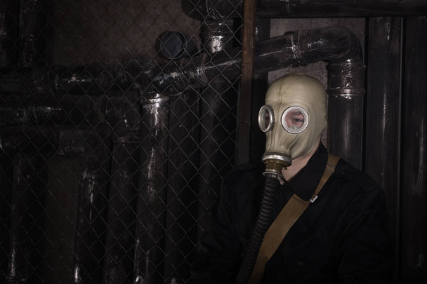 um homem com uma máscara de gás  - Foto, Imagem