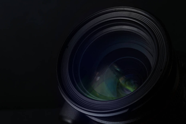 Lens of professional camera on black background, closeup - Valokuva, kuva