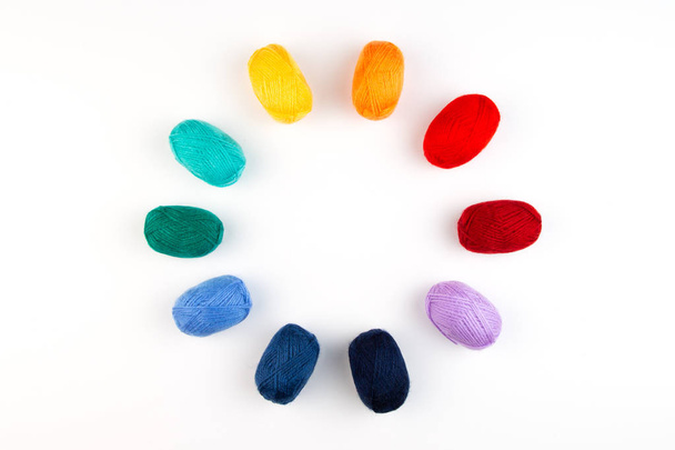 Colorful balls of wool in a circle. - Zdjęcie, obraz