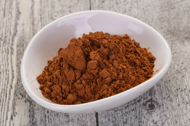 Cacao en polvo en el tazón
 - Foto, Imagen