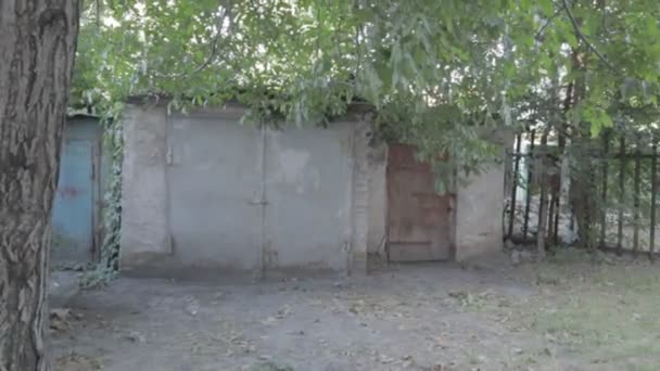 old destroyed buildings. poor neighborhoods of the city. - Filmati, video
