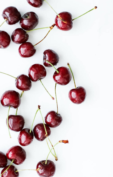 Cerejas doces frescas, suculentas bagas de cereja sobremesa de frutas como curar
 - Foto, Imagem