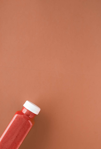 Детоксикация бутылки смузи с суперпродуктами для очищения от потери веса
 - Фото, изображение