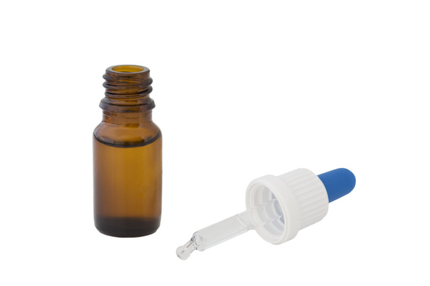 Flacon de médicament avec pipette isolée sur blanc
 - Photo, image