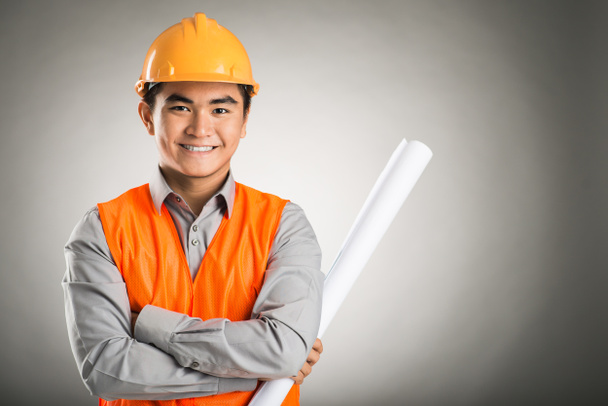 Уверенный рабочий-строитель
 - Фото, изображение