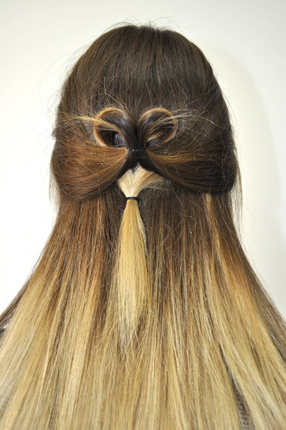 Frisur auf langen Haaren - Foto, Bild