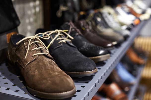 Men's shoes on a shelf in a store - Foto, Imagen