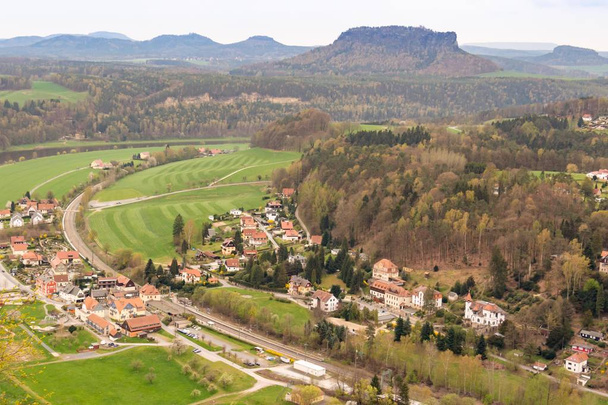 Rathen - uma aldeia alemã na Suíça saxã
 - Foto, Imagem