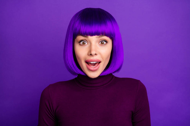 Portrait impressed lady screaming wearing turtleneck isolated over purple violet background - 写真・画像