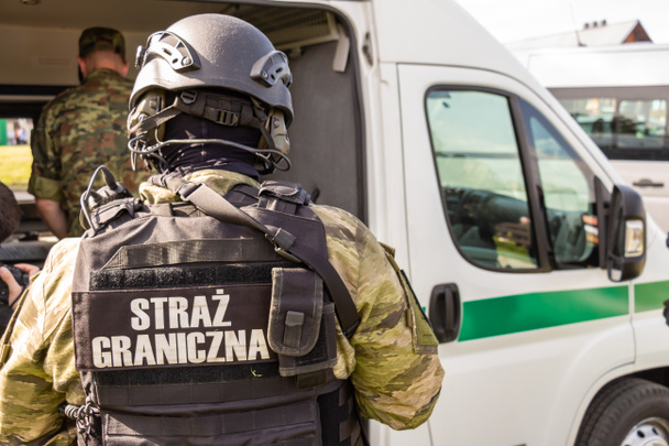 Guarda de fronteira polaca oficial de unidade táctica
  - Foto, Imagem