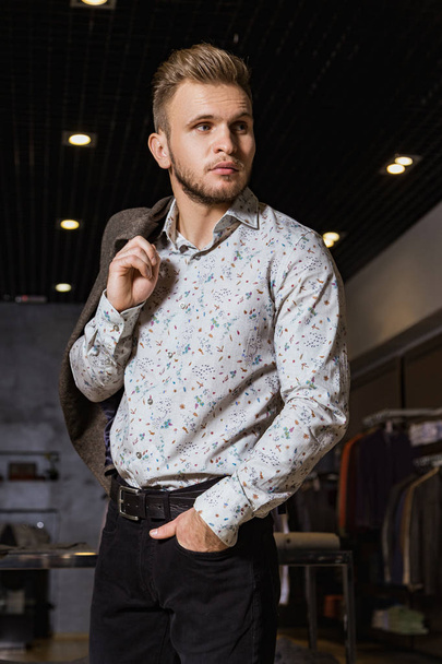 Man in a clothing store - Fotografie, Obrázek