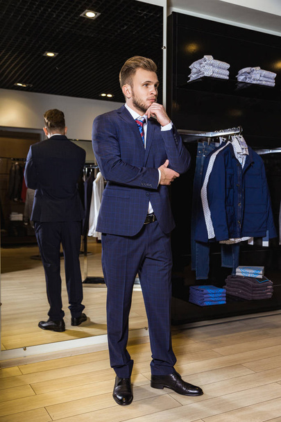 Man in a clothing store - Fotó, kép