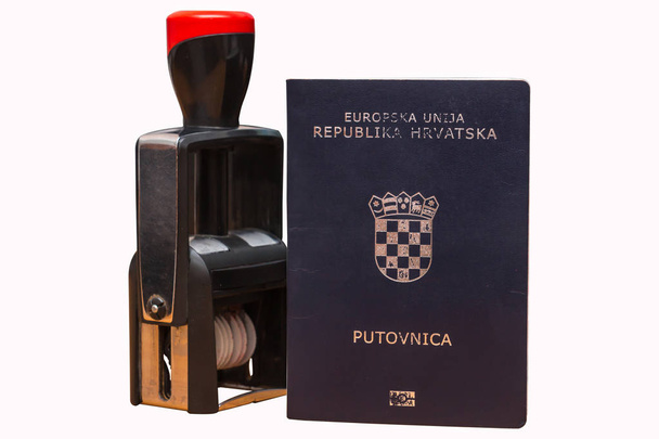 Horvát biometrikus útlevél és a határnap stamper - Fotó, kép