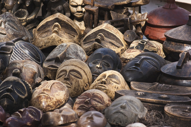Venta de máscaras africanas antiguas
 - Foto, imagen