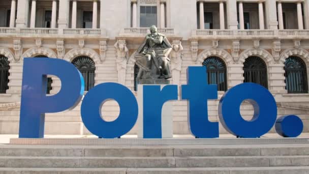 Widok na pomnik Garrett i Porto Sign w Portugalii - Materiał filmowy, wideo