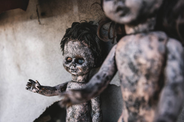 selective focus of scary and burnt baby dolls, post apocalyptic concept - Фото, изображение
