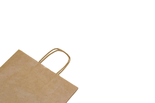 bolsa de papel marrón con asas sobre fondo blanco
 - Foto, imagen