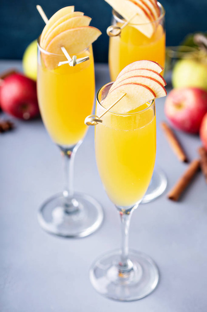 Apple mimosa cocktail - Fotoğraf, Görsel