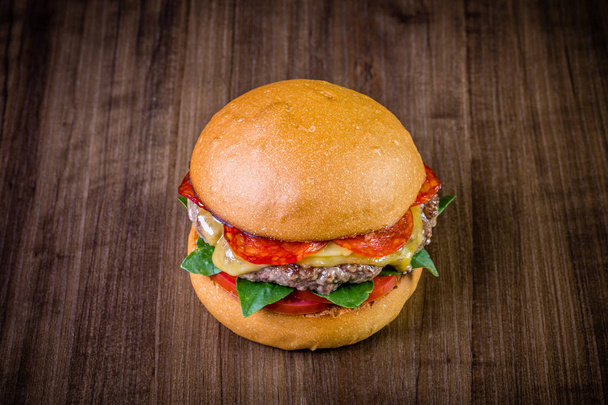 Craft burger wołowy  - Zdjęcie, obraz