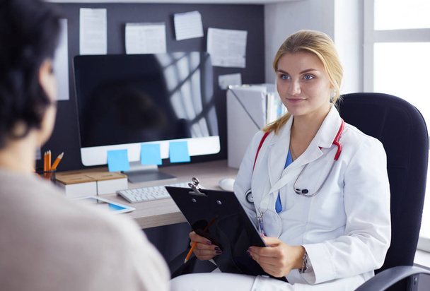 Woman doctor explaining diagnosis to her female patient - Valokuva, kuva