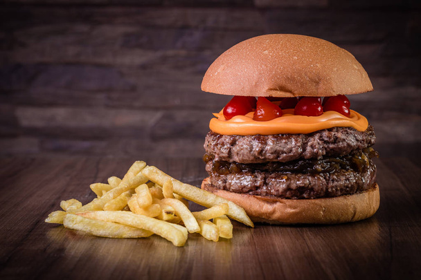 Dvojitý řemeslné hovězí Burger  - Fotografie, Obrázek
