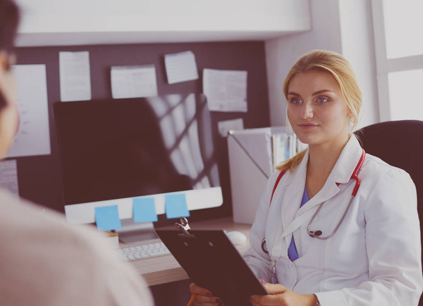 Woman doctor explaining diagnosis to her female patient - Zdjęcie, obraz