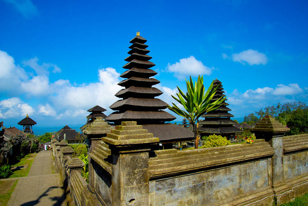 ブサキ寺院 - バリ - インドネシア - 写真・画像